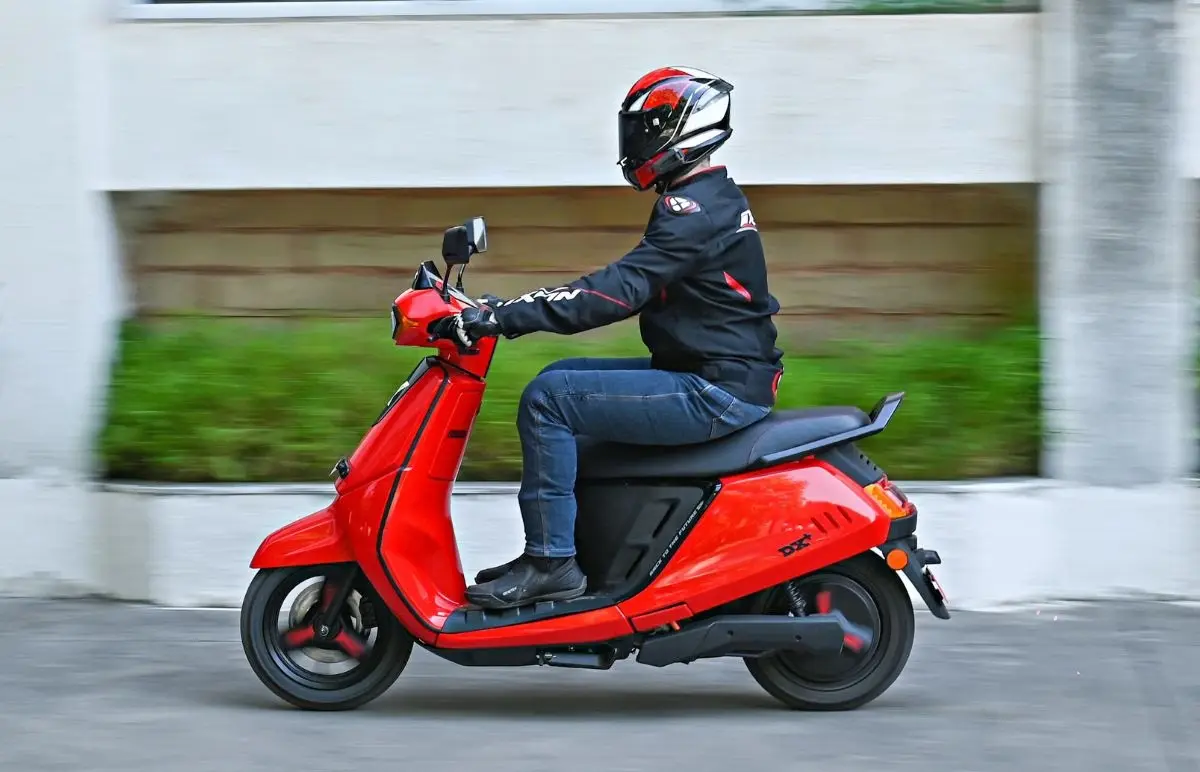 Kinetic DX Plus Electric scooter